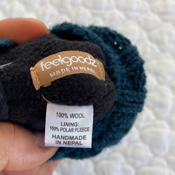 feelgoodz artisan project hand-knitted Half Mittens - Picture 5 of 5